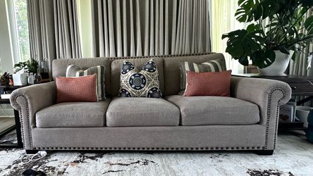 Havertys 3-Seat Sofa – Excellent Condition