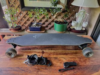 Boosted Stealth Electric Skateboard + 105mm Cloudwheels
