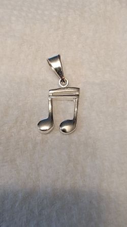 Silver pendant and necklace