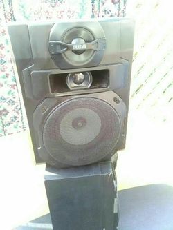 Pair of great working loud rca speakers