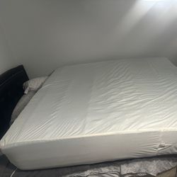King Size Mattress With Mattress Protector (Must Pick Up) 