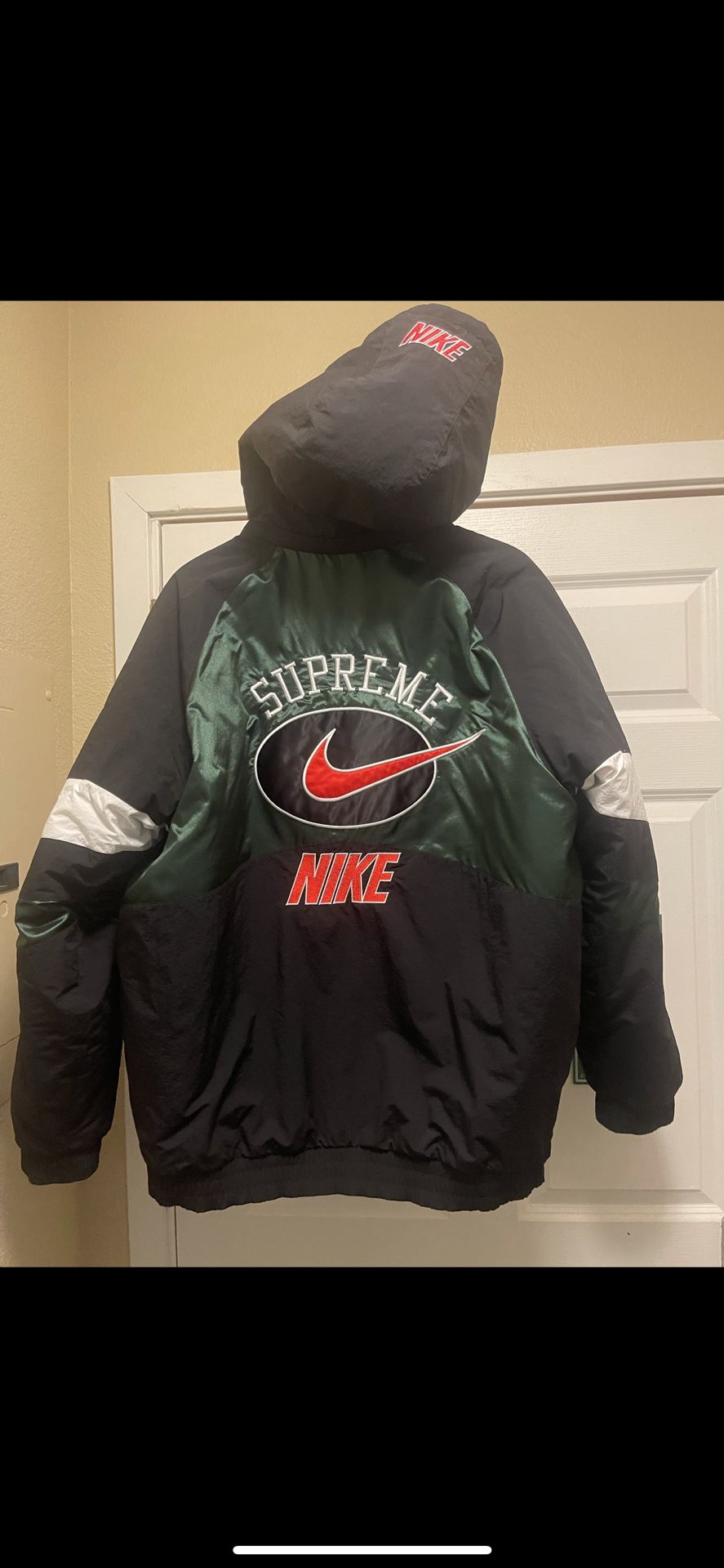 Supreme Jacket 💯💯 Shoot Offer