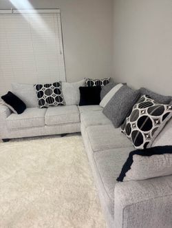 Modern Light Gray L-Shaped Sectional Sofa with Accent Pillows