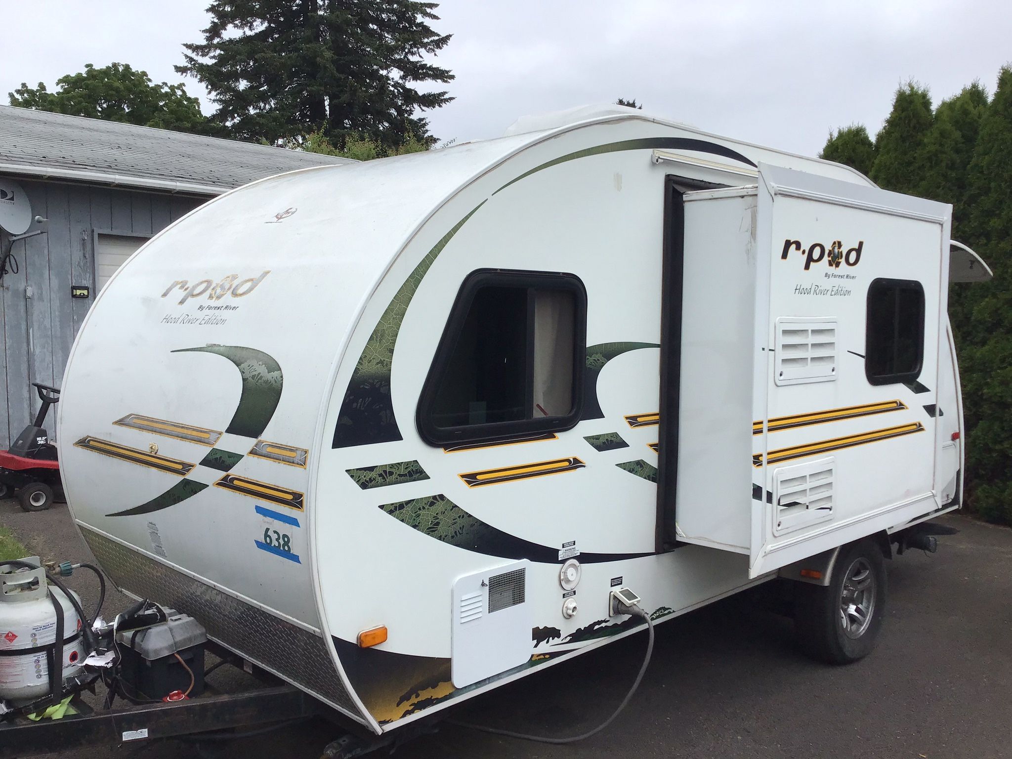 R-pod trailer 17 feet not counting tongue
