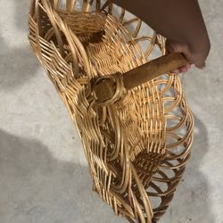 LARGE TAN BASKET. PICKUP ONLY! WILLING TO NEGOTIATE ON PRICE!! 