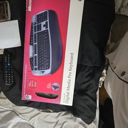 Microsoft Digital Media Pro Keyboard 