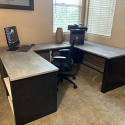 U Shaped Office Desk & Chair