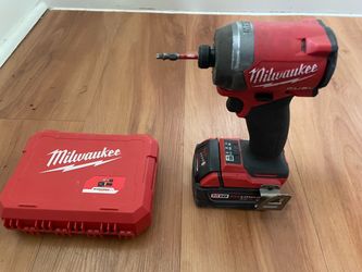 Milwaukee M18 FUEL 1/4" Impact Driver Kit w/ M18 REDLITHIUM XC 5.0 Battery & Bit Case