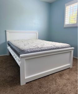Full Solid Wood Bed With Mattress $440