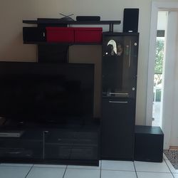 Entertainment center