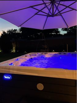 Wellis Outdoor Hot Tub with LED Lighting - Excellent Condition - Wellis Hercules 85 X 85 X 36 Hot Tub 45 Jets - Make Offer