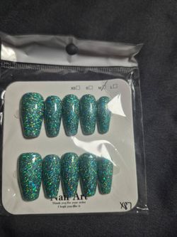 Press on nails