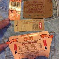 Levi's 501 woman's original fit size 34-32