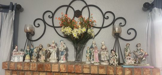 Figurines