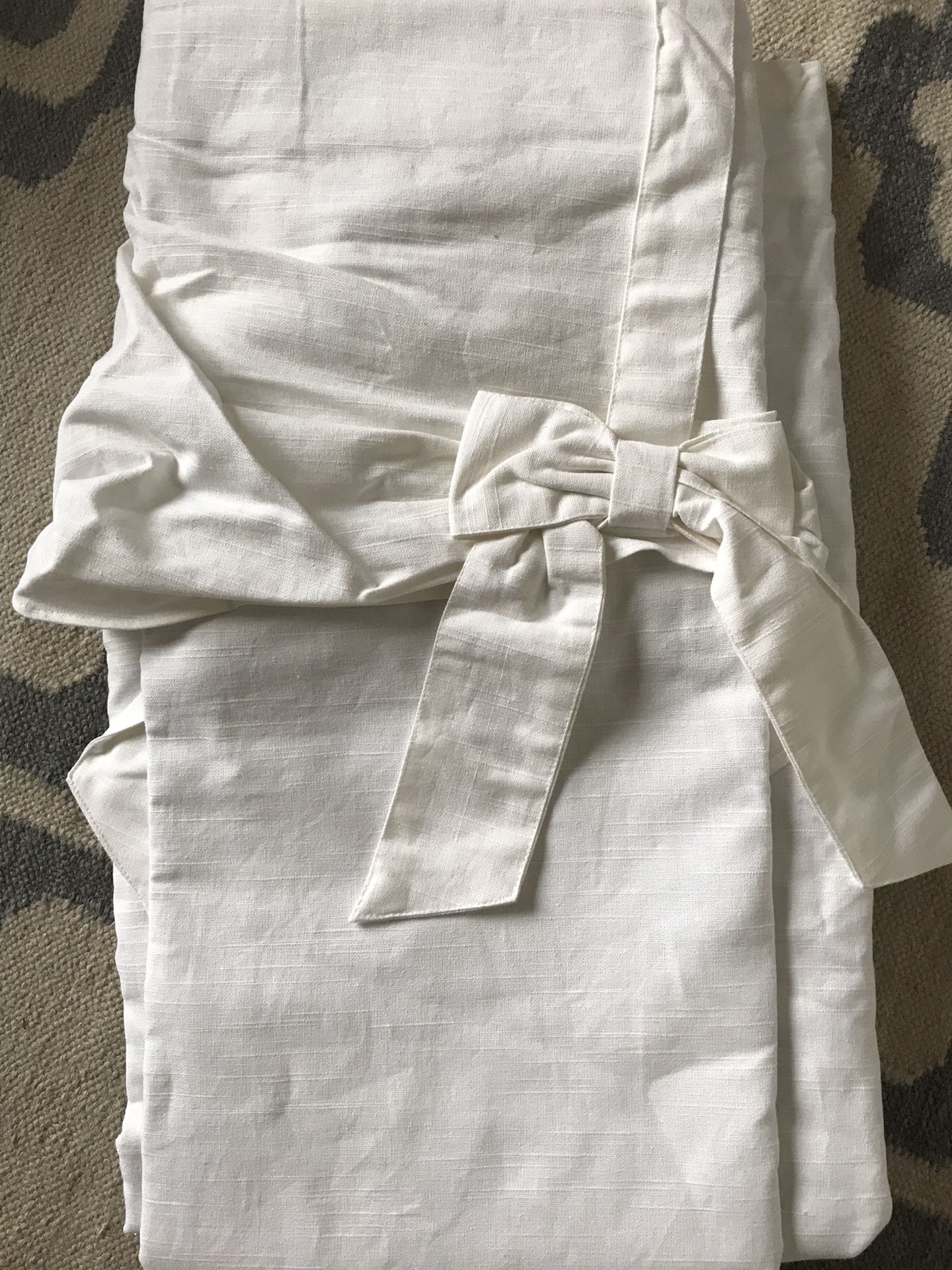 NEW Pottery Barn Kids Evelyn Linen Blend Bow Valance with Blackout Panel