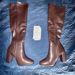 BEAUTIFUL BROWN BOOTS (USED ONLY ONCE LIKE NEWS) RECEIPT AVAILABLE. 👢🤎
