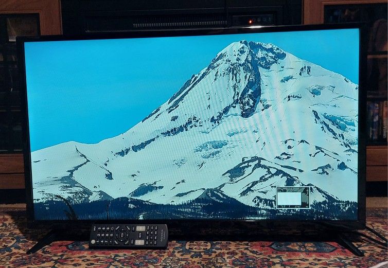 INSIGNIA 32" Black LED Flat Screen TV