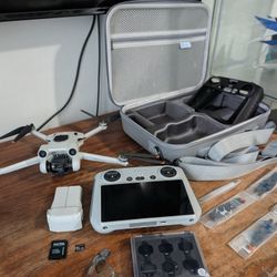DJI Mini 3 Pro Fly More Camera Drone 