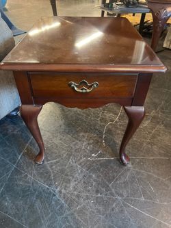 Thomasville Mahogany Side Table with Cabriole Legs