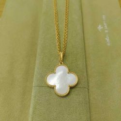 Natural Shell Clover Necklace – 18K Gold Plated Stainless Steel, Gift with Case