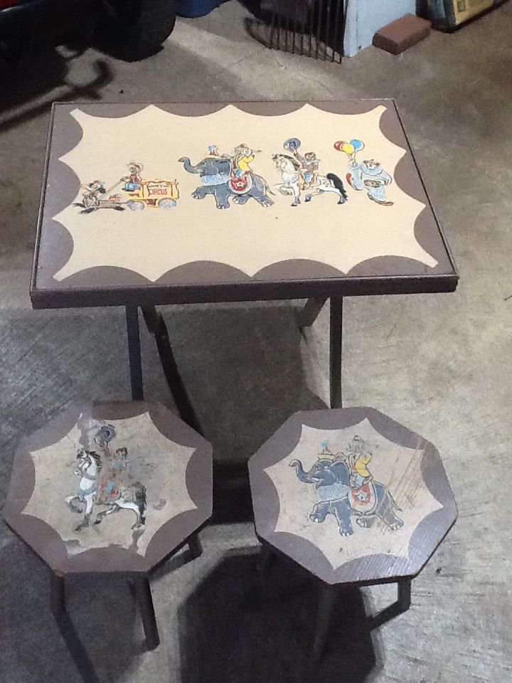 Rare Howdy Doody Circus Parade Table With Stools