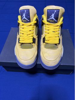 Jordan 4 Retro Lightning 2021  Size 9