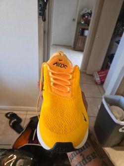 Nike Air Max 270 University Gold women's size 8 amazing like new condition