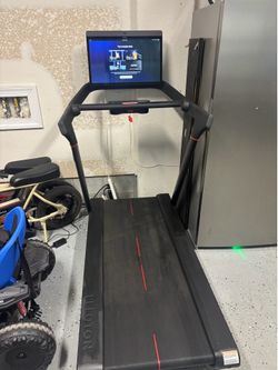 Peleton Tredmill
