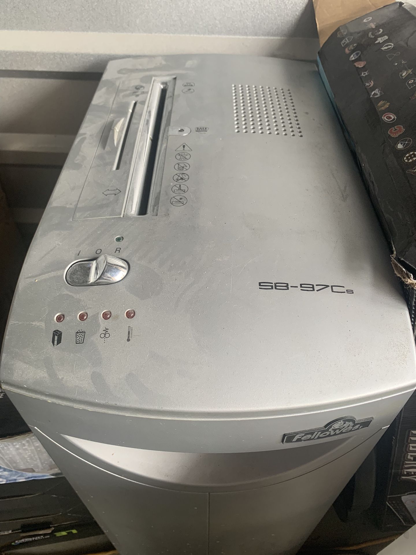 Fellowes SB-97c shredder (17-sheet capacity with large pull out bin)