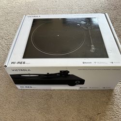 Victrola Hi-Res Onyx Bluetooth Turntable.  Model # VPT-1500.  Style:  Black
