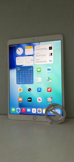 iPad Air 3. Like New And Unlocked! Wifi And Cellular!