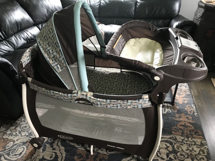 Graco pack ‘n play Silhouette playard - Carlisle colorway