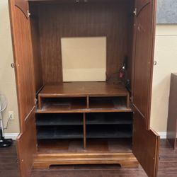 📦 Vintage Beautiful Cabinet for Sale – Excellent Condition!  ✨ Elegant classic-style wooden cabinet ✨ Perfect for living room, bedroom, or office ✨ P