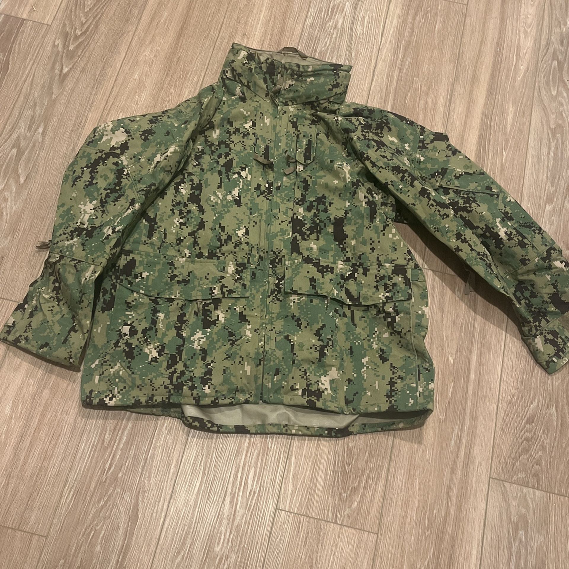 Navy Parka Gortex Jacket Size Large