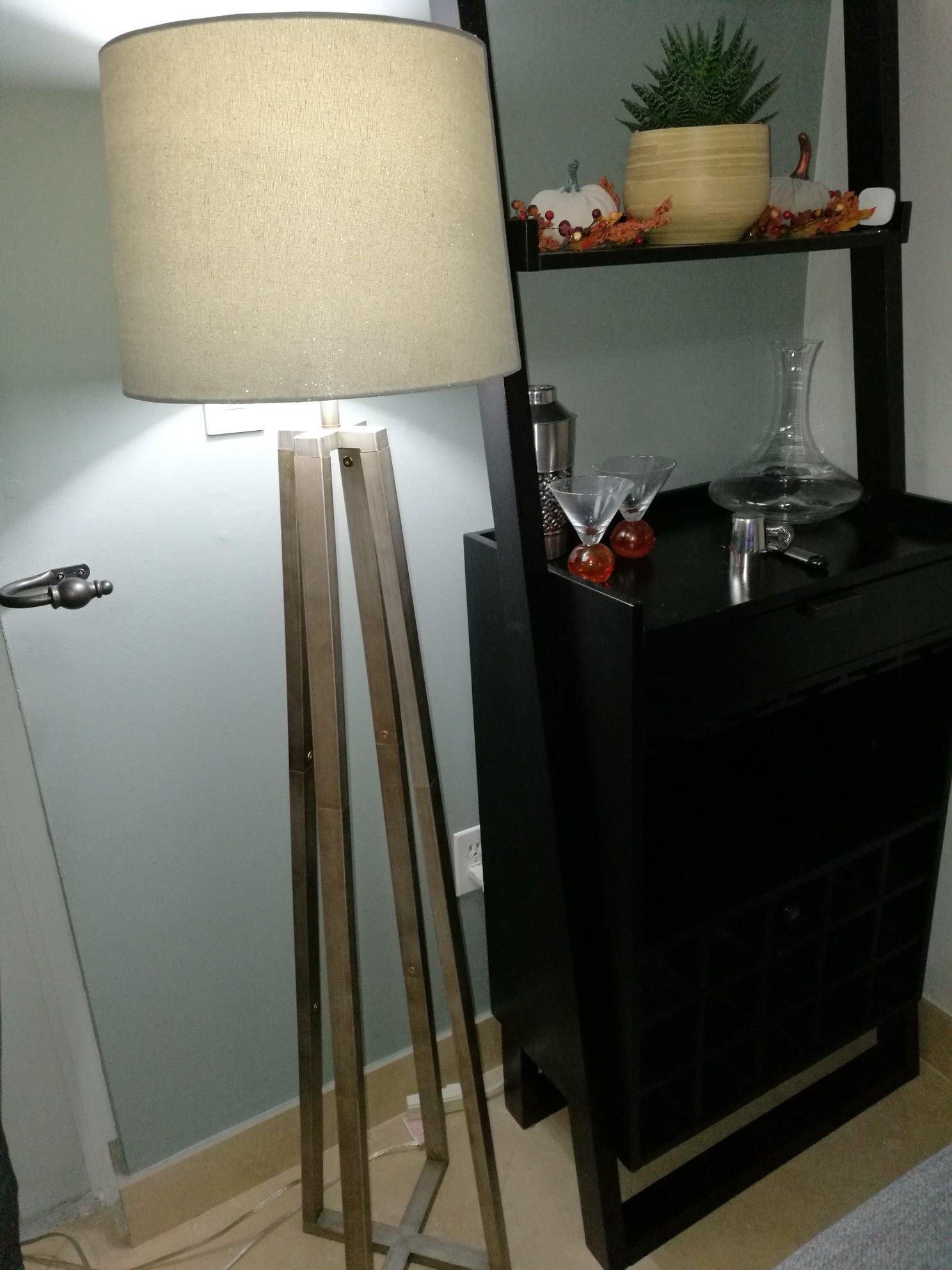 Floor lamp with two different color shades