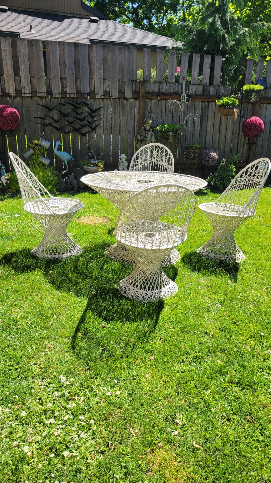 Vintage E
1960's Russell Woodard Spun Fiberglass Dining Set