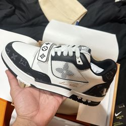 LV Sneakers New Size 11