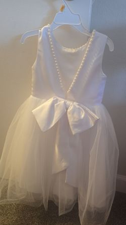 Beautiful Dress For Sale In Very Good Condition Used Like A New 3 to 5 years