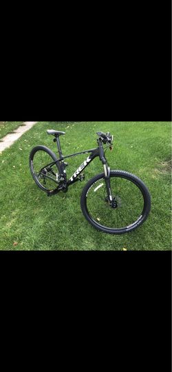 Trek Marlin 5 Mountain Bike – Large Frame – Excellent Condition – $550 OBO