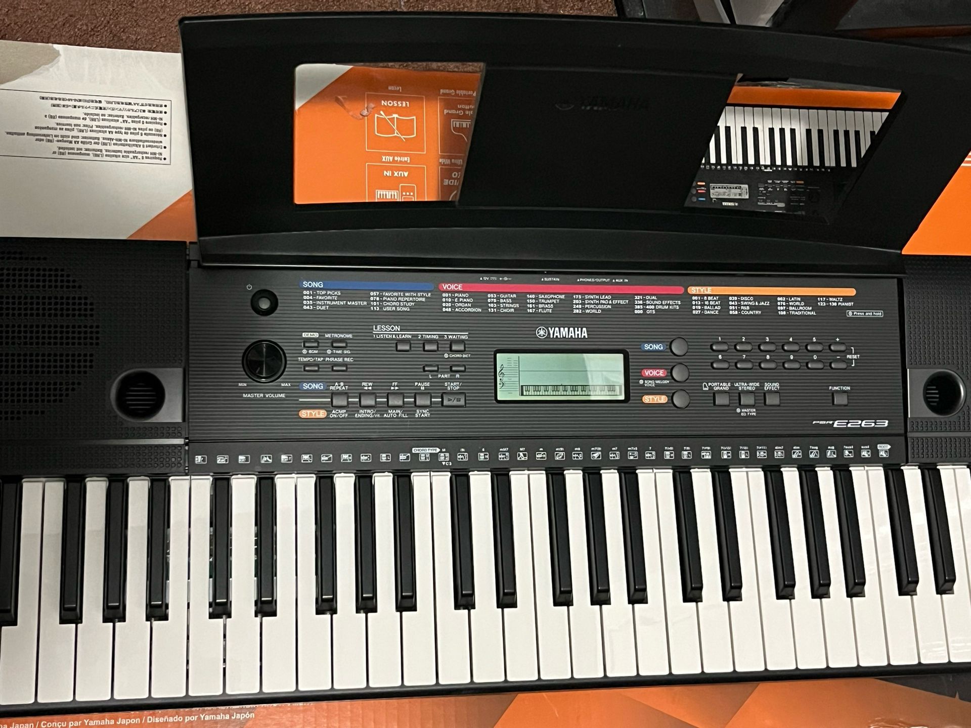 YAMAHA KEYBOARD WITH HEADPHONE PORT INCLUDED AND CHARGER