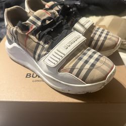 Burberry Shoes size 10.5