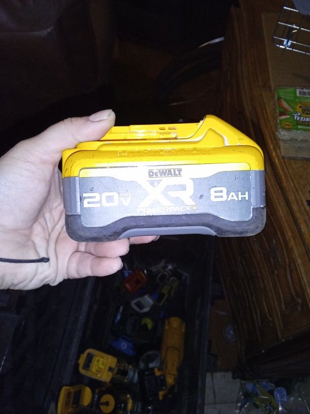 DeWalt 20V MAX XR POWERPACK 8Ah Lithium-Ion Battery