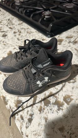 Baseball shoes