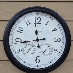 Black Battery (1 AA) Outdoor Clock w/Tempreture  and Humidity- 24" Round