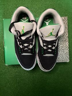 Air Jordan retro 3 Pine Green size 8.5 in great condition very clean with box.