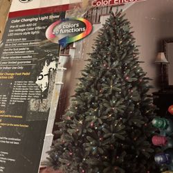 7.5’ Pre-Lit Christmas Tree