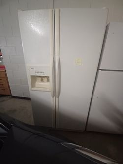 Kenmore  fridge works perfect