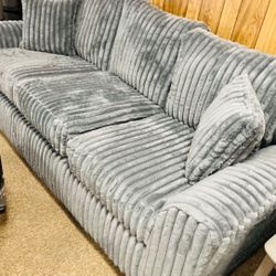 Stylish Nice Cozy Couch 