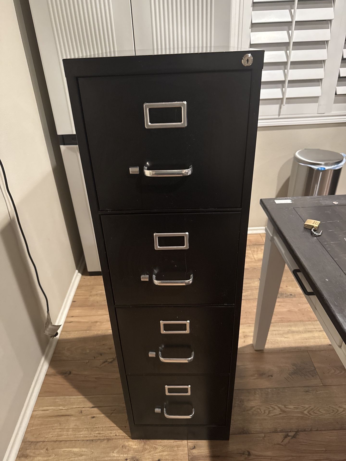 ✨ 4-Drawer Black Metal Filing Cabinet – Like New w/ Key ✨