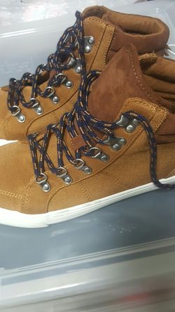 Boys shoes